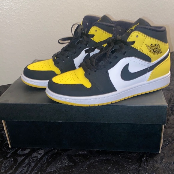 Jordan Shoes - Jordan 1 Retro “Yellow Toe”